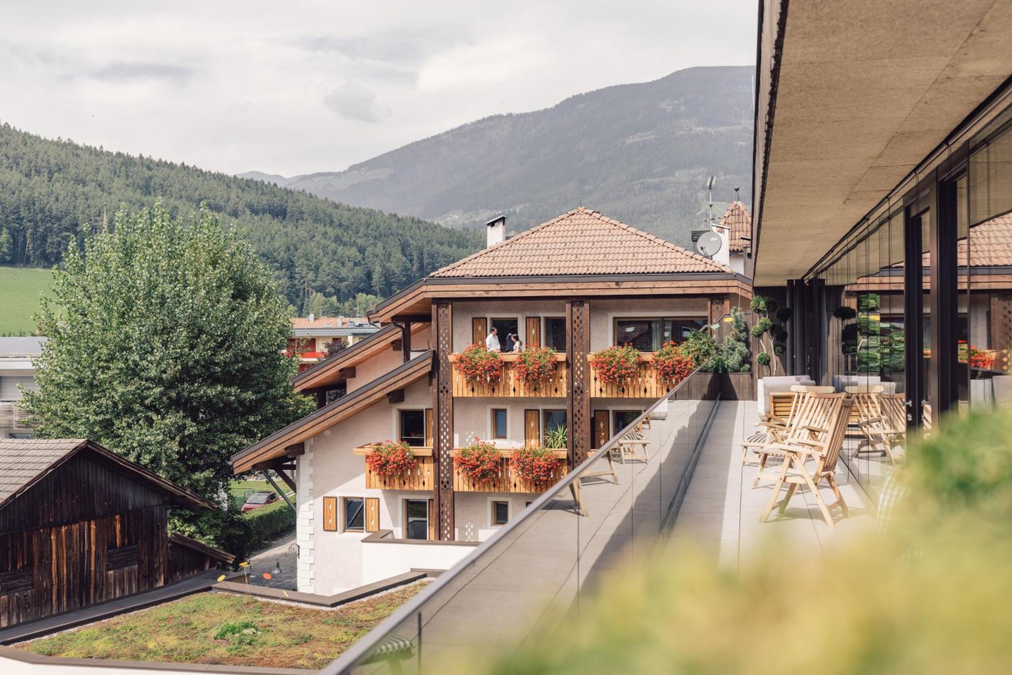 Hotel Restaurant Langgenhof Brunico Exterior photo