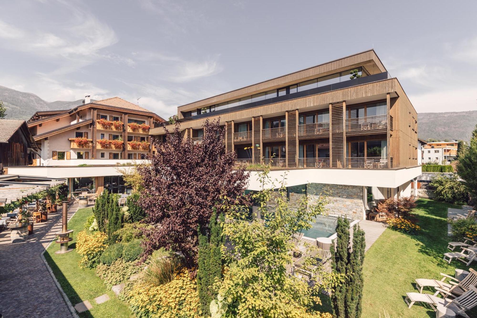 Hotel Restaurant Langgenhof Brunico Exterior photo